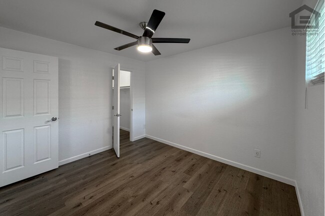 Building Photo - 1325 N 48th St