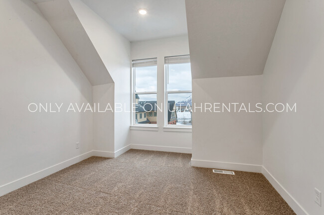 Building Photo - 768 S 1600 W
