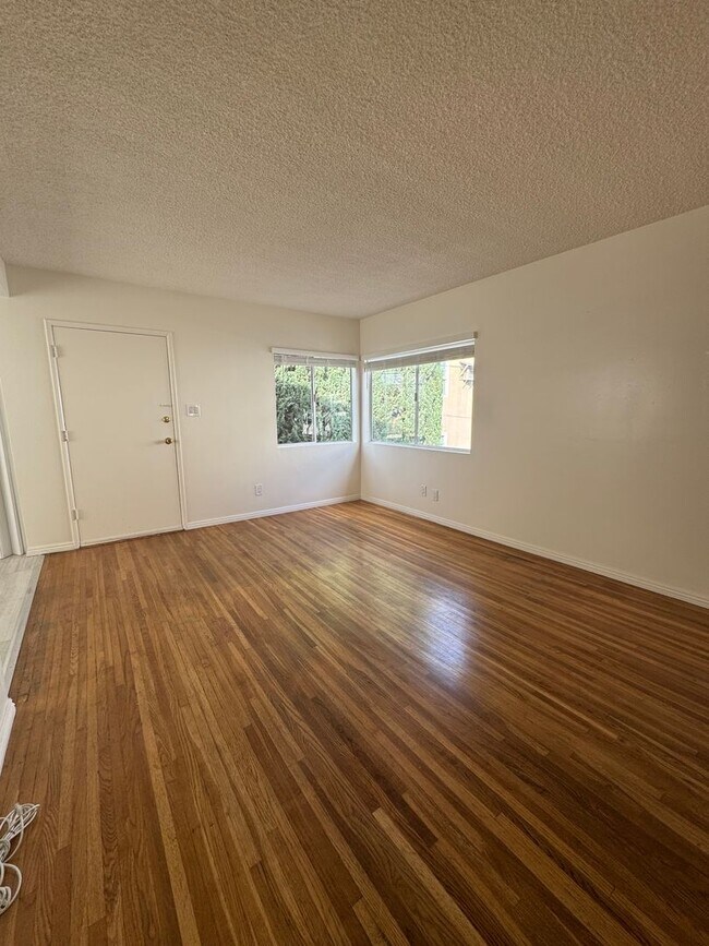 Building Photo - 624-624 W Riggin St