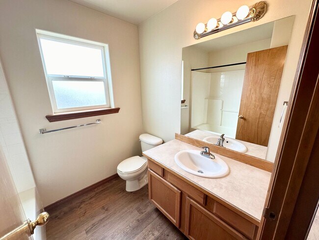 Building Photo - 3 Bedroom Home North of CWU