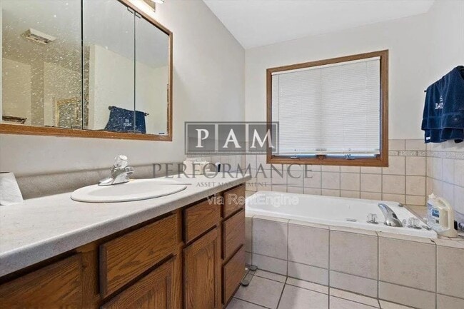 Building Photo - 3209 S Ridge Crest Ct