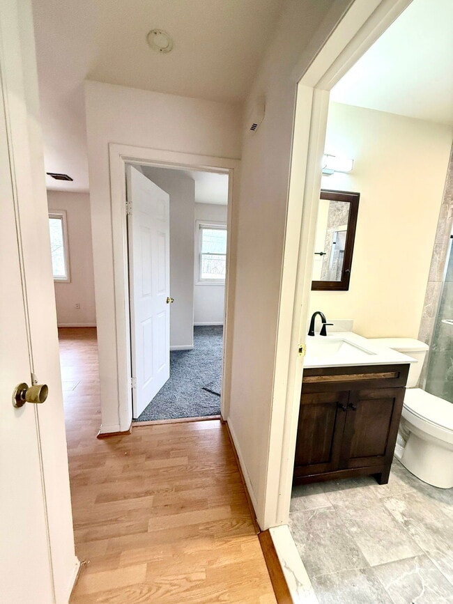 Building Photo - 33 Grandview Dr