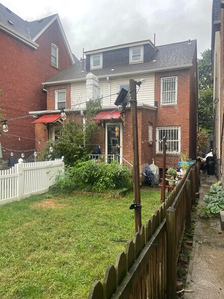 Fenced in backyard - 365 Spahr St