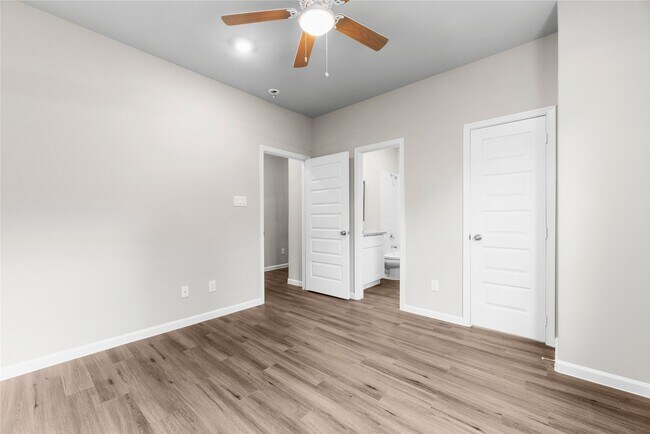 Building Photo - 8161 Tate St