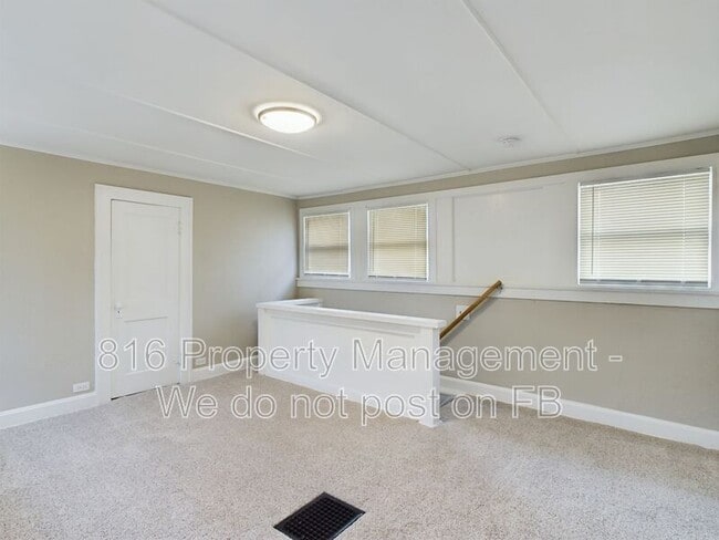 Building Photo - 3032 Elmwood Ave