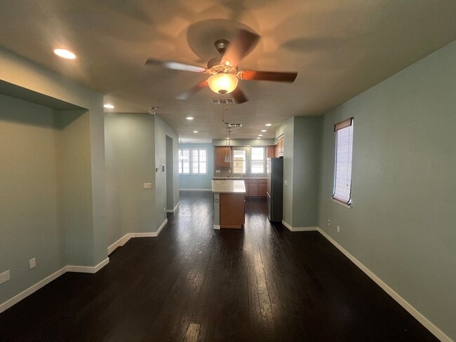 Building Photo - Beautiful 3 bed 3.5 bath Townhouse with A/C in Mountain View. Blocks from Downtown.