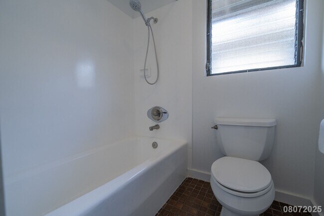 Building Photo - Newly Renovated 3 BD/2 BA Home with 2 Car ...