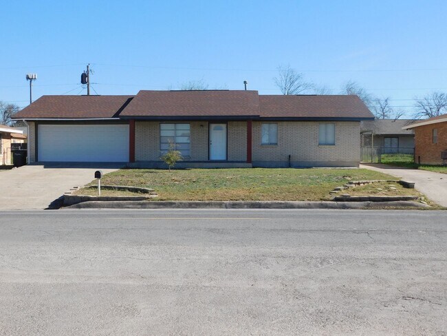 Building Photo - 3bedroom 2 bath remodeled