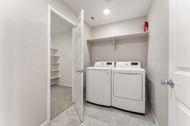 Building Photo - 464 Gold Hill Dr