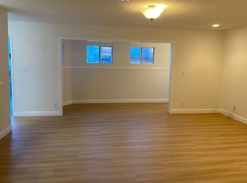 Building Photo - 1511 N Mariposa Ave