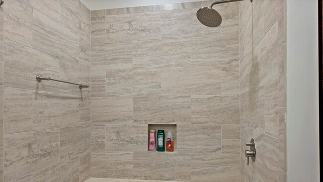 Building Photo - 7370 Montcalm Dr