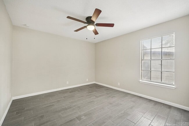 Building Photo - 10609 Starcrest Dr