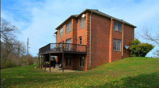 Building Photo - 2315 Oregon Rd