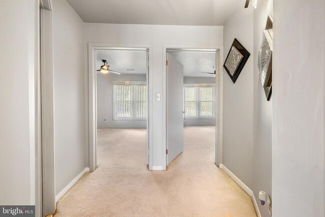 Building Photo - 5213 Le Parc Dr