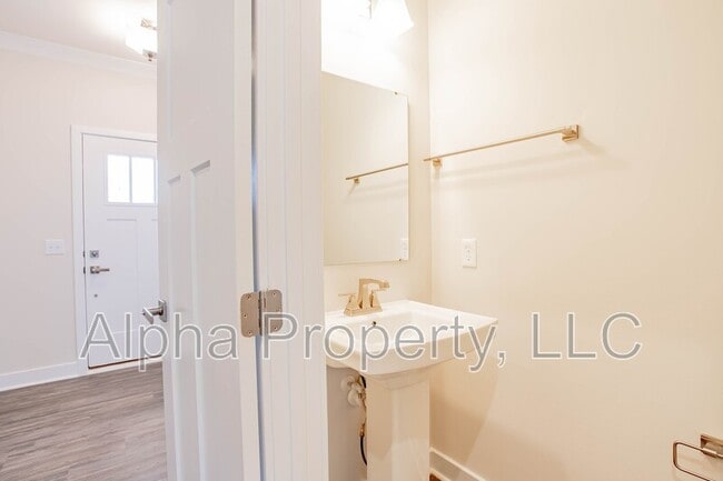 Building Photo - 215 Clearwood Dr