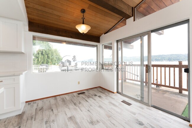 Building Photo - 11258 Riviera Pl NE