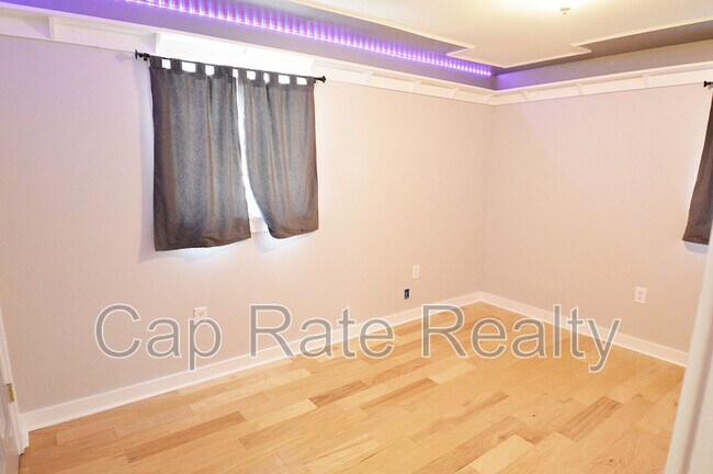 Building Photo - 216 Cherrington Rd