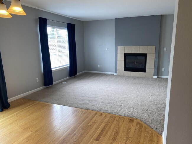 Building Photo - 11960 Meadowood Ln