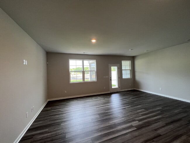 Building Photo - Lennar 3 bedroom townhouse with luxury vinyl plank floor in Ellis walk community