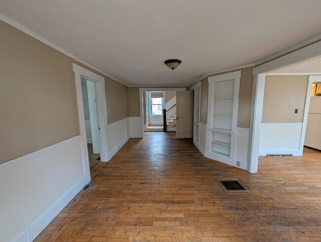 Building Photo - 30 Pleasant St