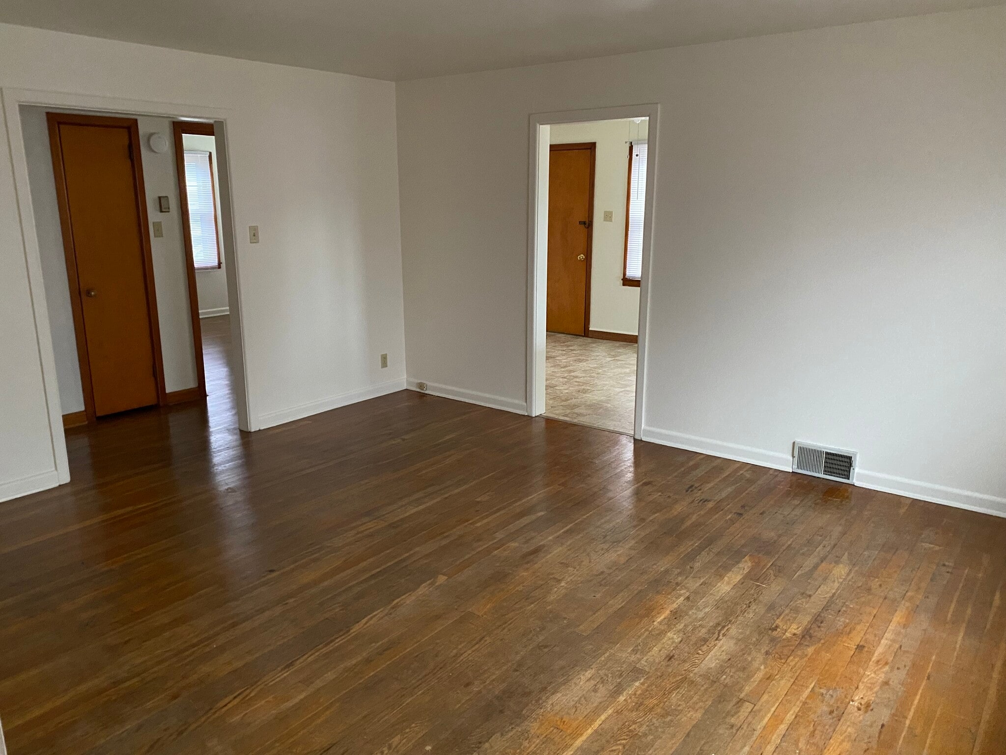Living Room - 176 N 4th St