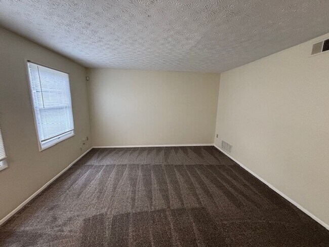 Building Photo - Springleaf Circle