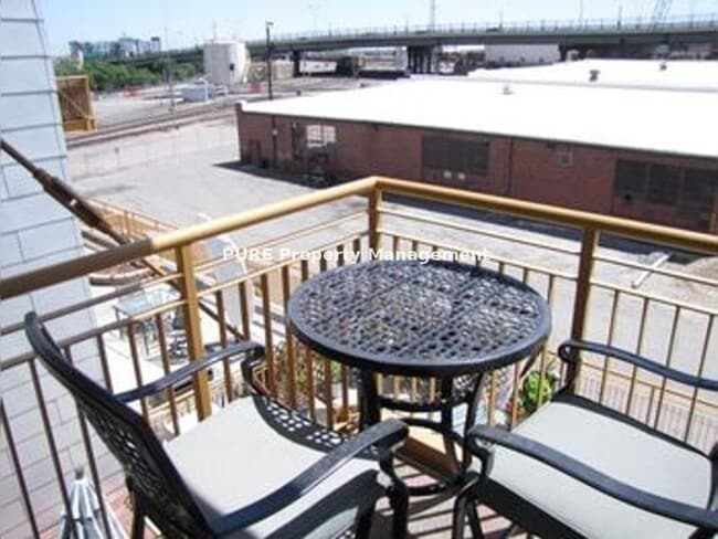 Building Photo - Jack Kerouac Lofts - 1 bed, 1 bath PLUS garage parking space!