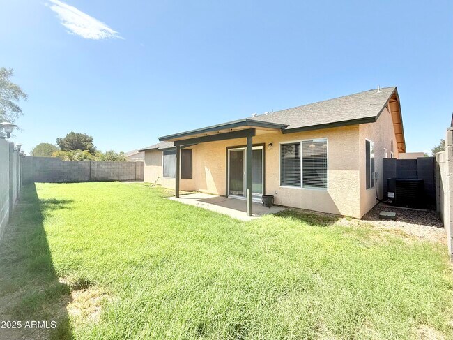 Building Photo - 2321 E Remington Pl