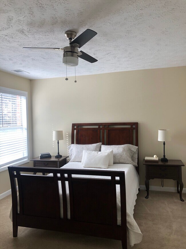 Building Photo - 698 Bartons Landing Pl