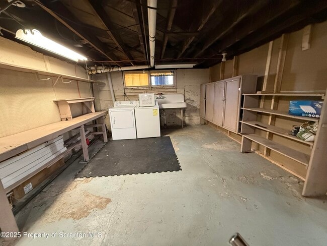 Building Photo - 301 Monument Ave