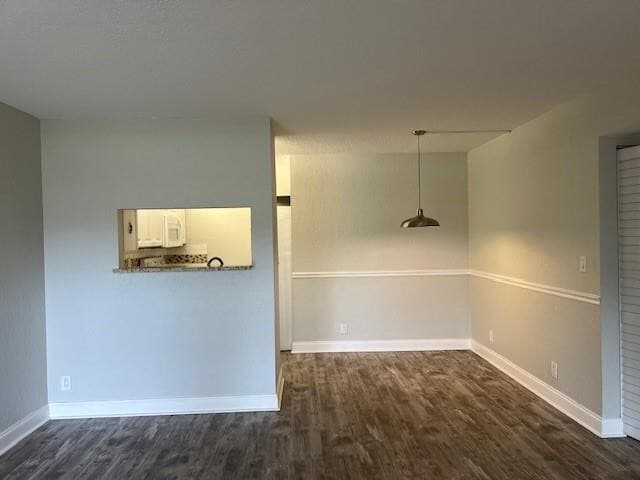 Building Photo - 2588 Riverside Dr
