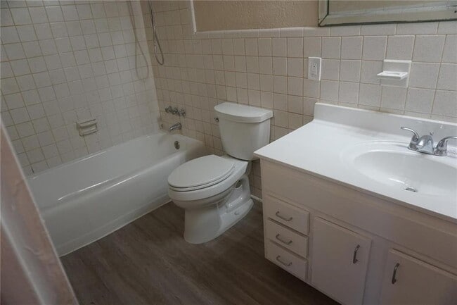 Building Photo - 470 3rd St S
