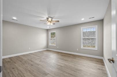 Building Photo - 302 Oak Grv Cir