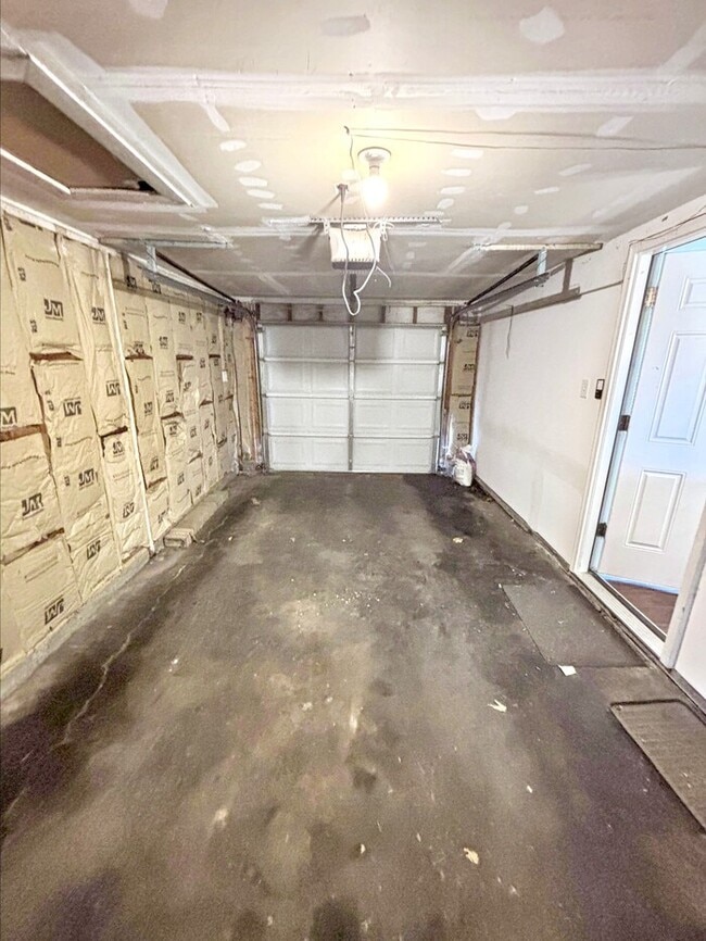 Building Photo - 2821 Sugar Tree Ln