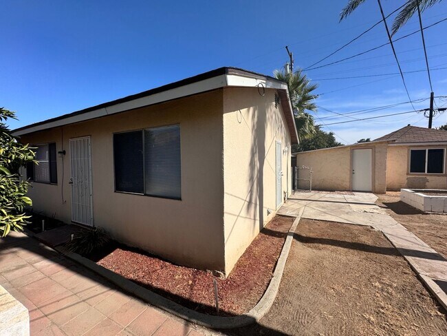 Building Photo - 728 N Palm Ave