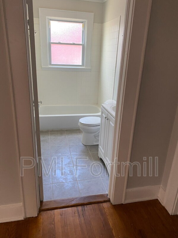 Building Photo - 465 Arch Dr