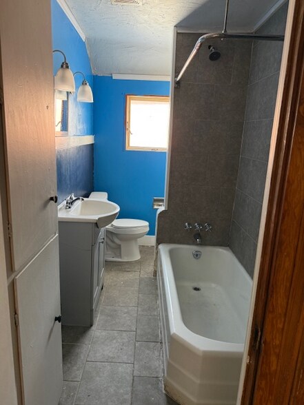 Building Photo - 1220 Woodmont Ave