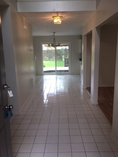 Building Photo - Spacious 2 Story In Willow Bend           20260604