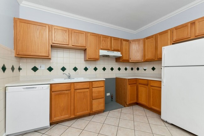 Building Photo - One Bedroom in South Shore Available Now!