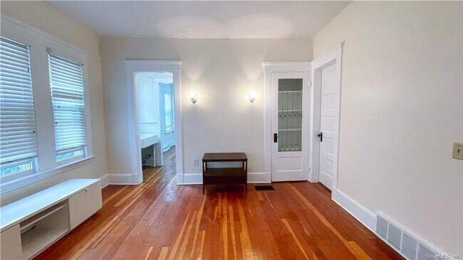 Building Photo - 134 Mansfield St
