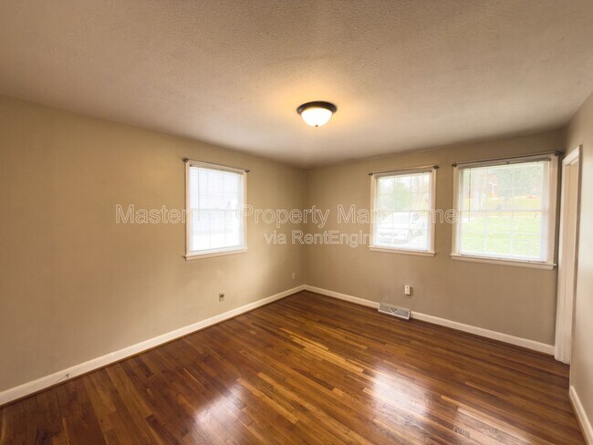 Building Photo - 5317 Coronado Dr