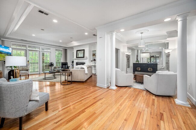 Building Photo - 11468 Club Dr