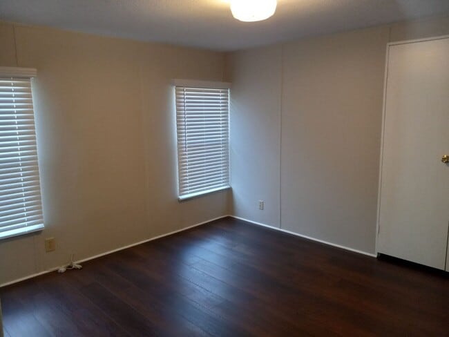 Building Photo - 2 Bedroom In Mount Sterling!