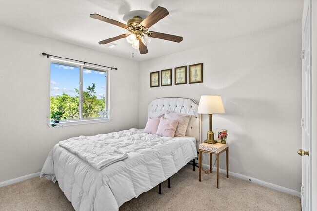 Building Photo - 5950 Mesa Verde Cir