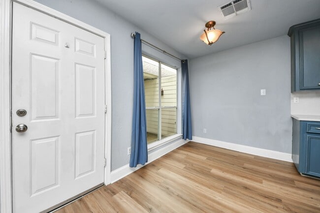 Building Photo - 1010 Gardenwalk Dr