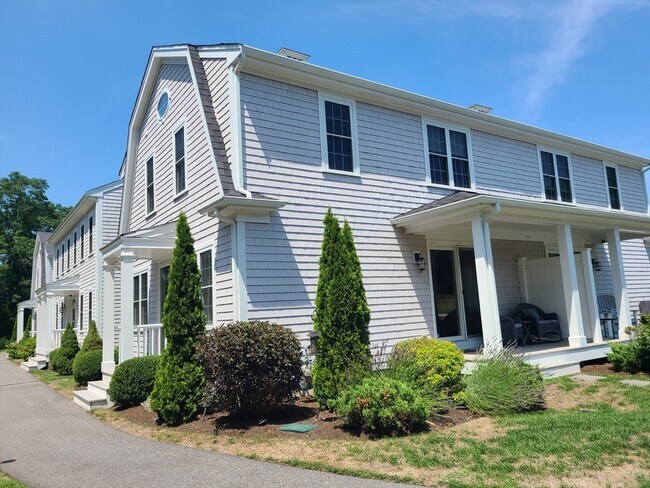 Building Photo - 138 Elm St