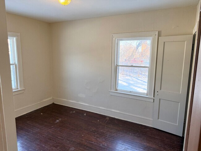 Building Photo - 807 Williams St