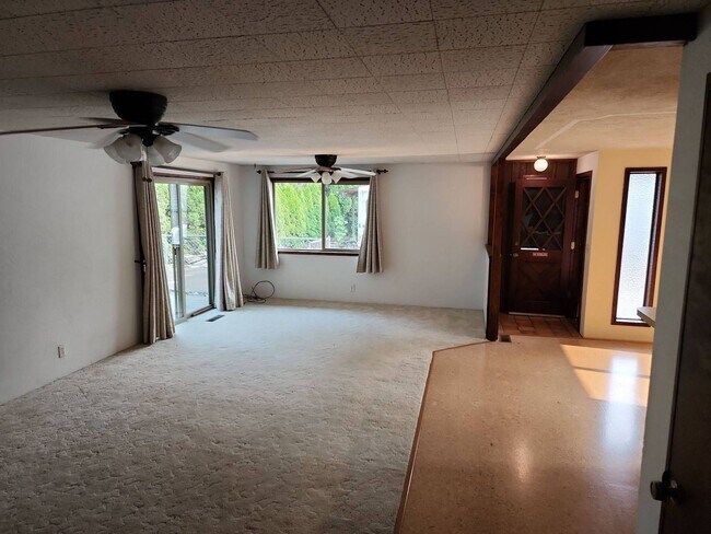 Building Photo - Clinton Dr