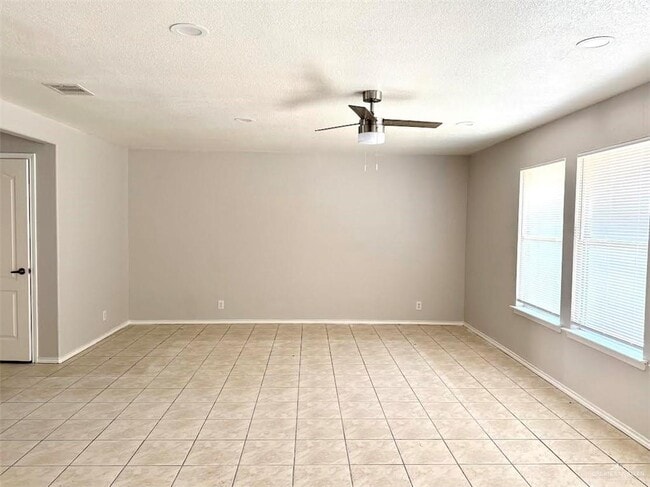 Building Photo - 9 Swallow Ave