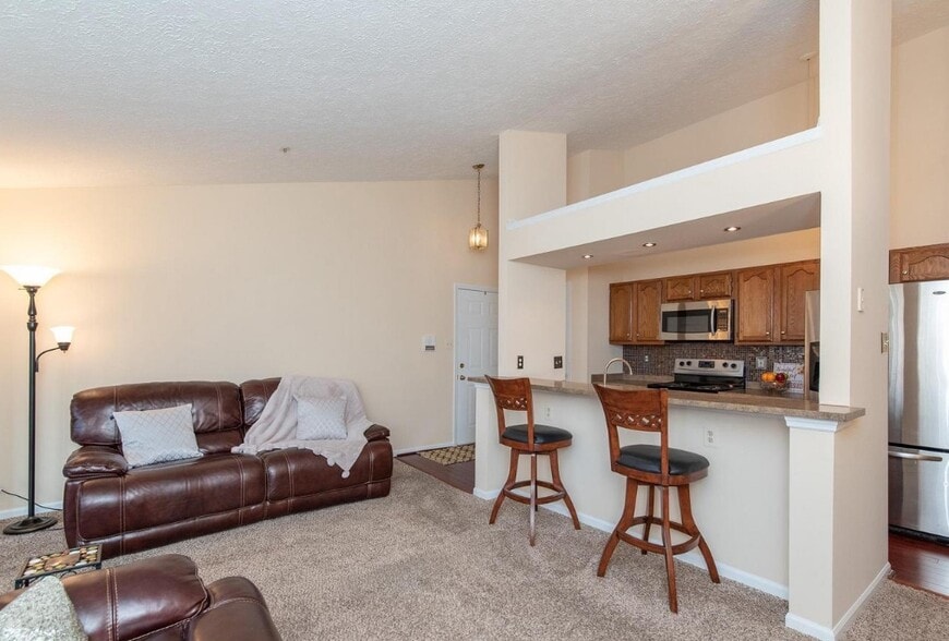 living room - 1002 Markham Ct